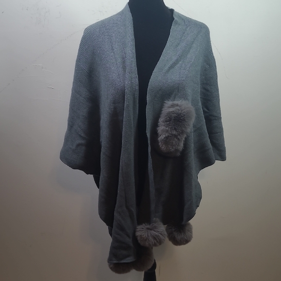 Gray Shawl with Faux Fur Trim - Picture 3 of 6